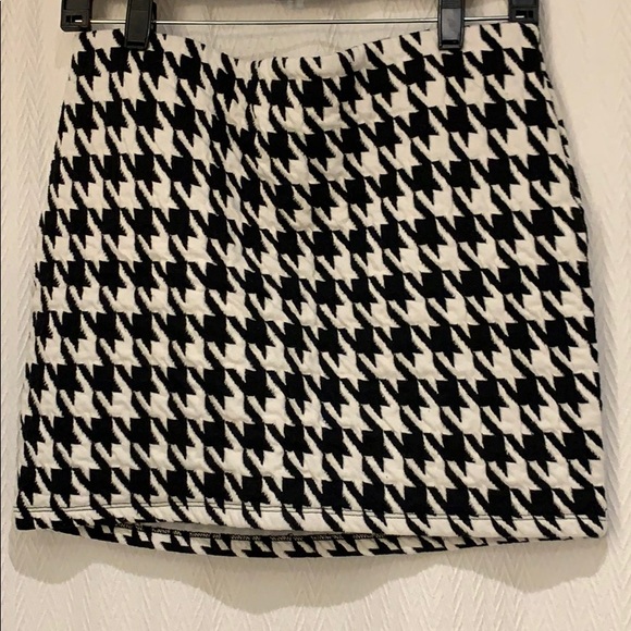 Zara Houndstooth Mini Skirt - Picture 3 of 6